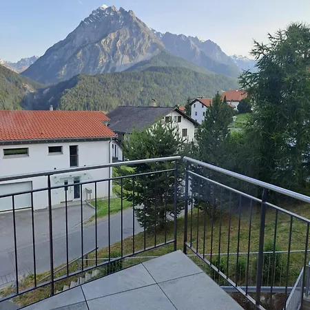 Chasa Azura 公寓 *